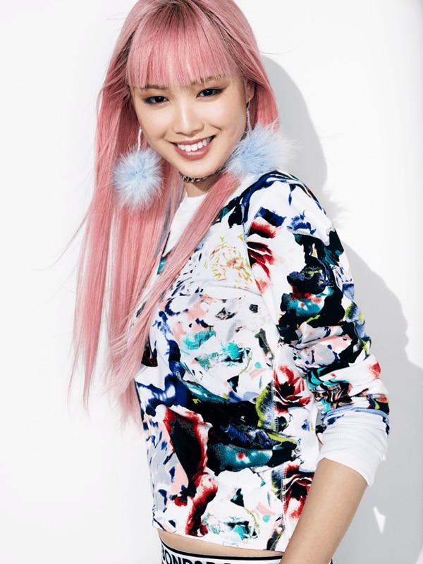 FIVE MINUTES WITH BONDS BABE FERNANDA LY