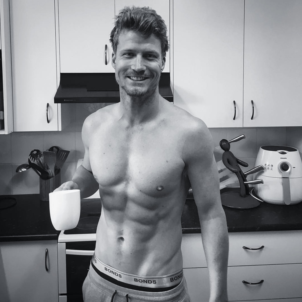 BACHELOR RICHIE SHARES HIS SUMMER LOVES