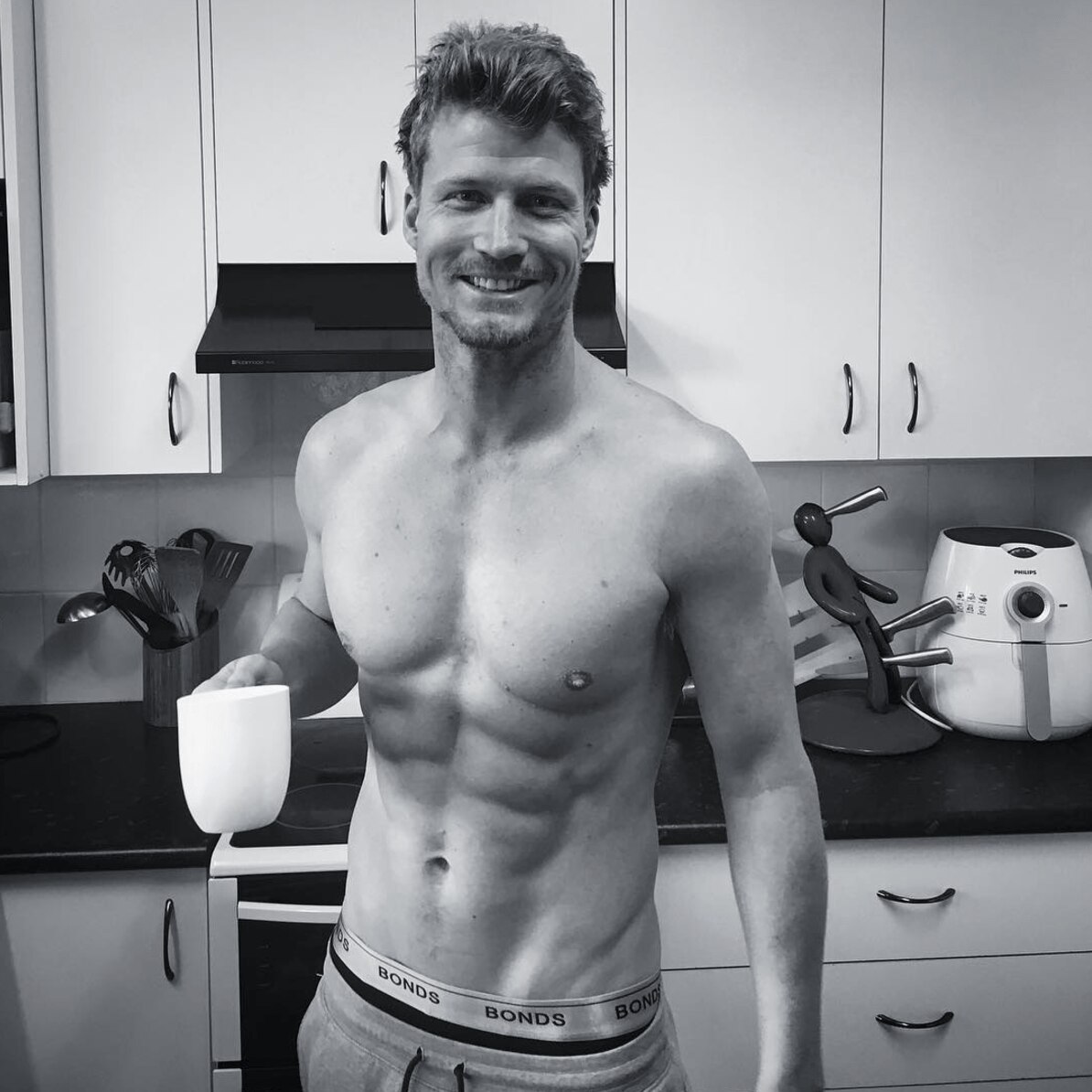 BACHELOR RICHIE SHARES HIS SUMMER LOVES