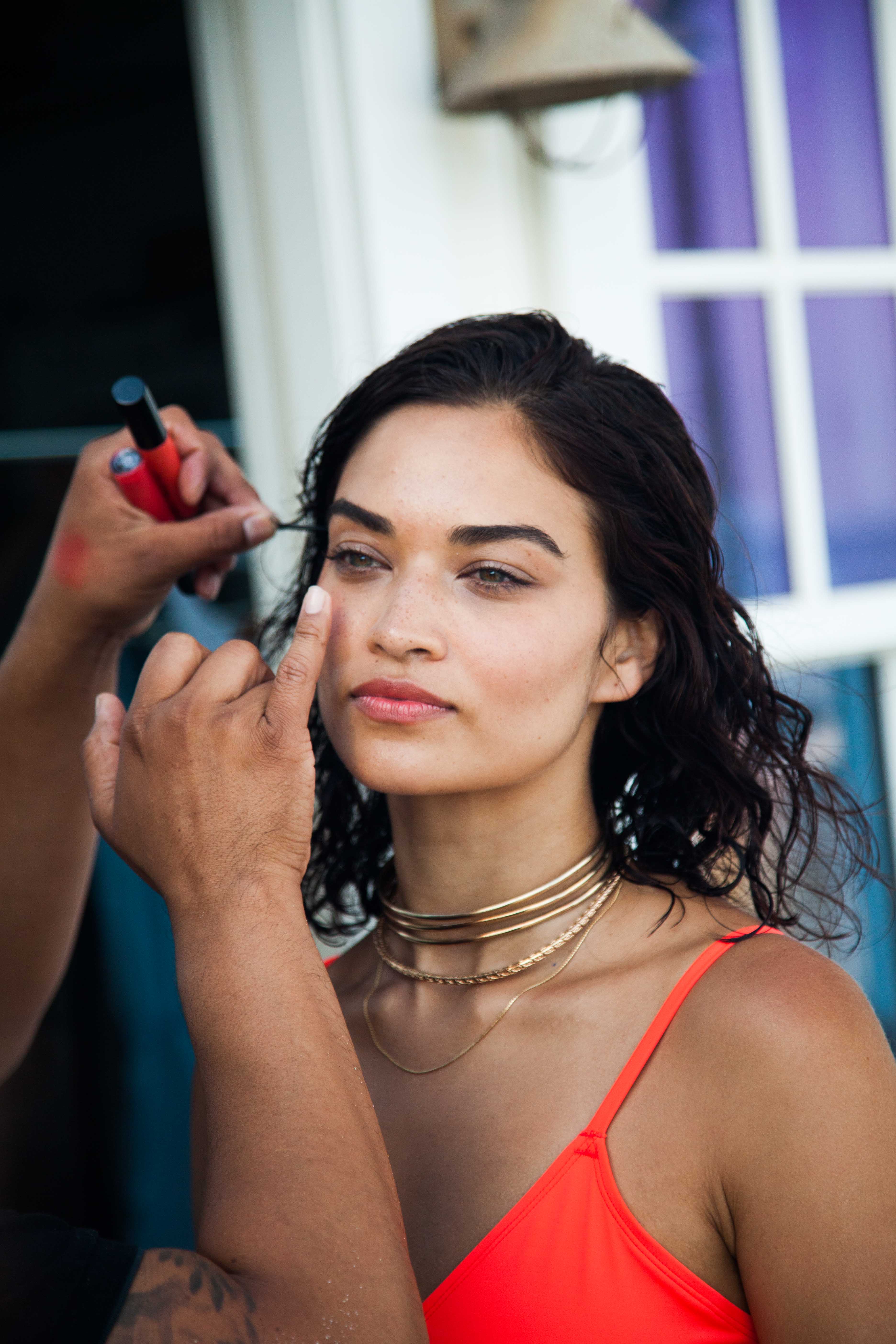 DIVE INTO XMAS WITH BONDS SWIM & SHANINA SHAIK!