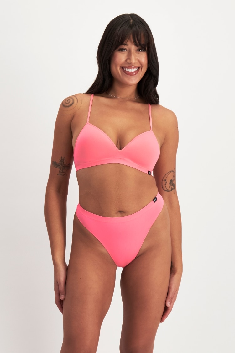 Bonds Women's Match Its Wirefree Bra in Pink Wattle Size: Medium