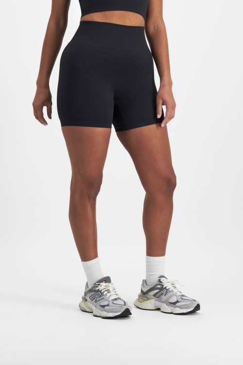 Move Seamless Hot Short