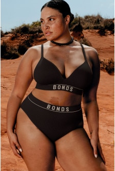 Tani (She/Her) wears size 12 and is 171cm tall with 74cm chest and 61cm waist
