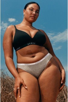 Victoria (She/Her) wears size 14 and is 178cm tall with 96cm chest and 78cm waist