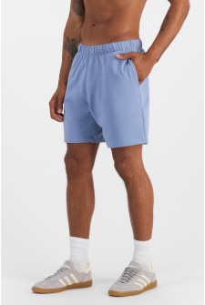 DREW (She/Her) wears size M and is 183cm tall with 97cm chest and 80cm waist