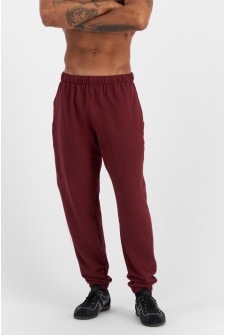 DREW (She/Her) wears size M and is 183cm tall with 97cm chest and 80cm waist