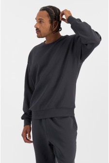 DREW (She/Her) wears size M and is 183cm tall with 97cm chest and 80cm waist