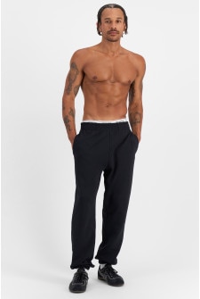 DREW (She/Her) wears size M and is 183cm tall with 97cm chest and 80cm waist