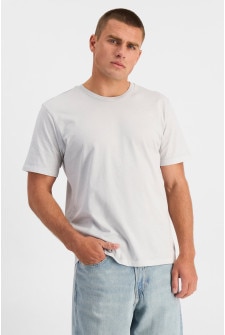 Charlie (He/Him) wears size M and is 183cm tall with 104cm chest and 85cm waist