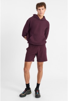 Alex (He/Him) wears size M and is 184cm tall with 98cm chest and 81cm waist