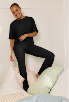Nancy (She/Her) wears size S and is 170cm tall with 82cm chest and 64cm waist