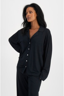 Senait (She/Her) wears size S and is 162cm tall with 79cm chest and 60cm waist