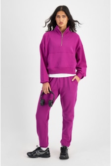 Cameron (She/Her) wears size L and is 179cm tall with 91cm chest and 74cm waist