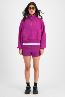 Cameron (She/Her) wears size L and is 179cm tall with 91cm chest and 74cm waist