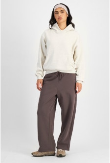 Tiana (She/Her) wears size S and is 176cm tall