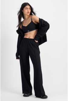 Tiana (She/Her) wears size S and is 176cm tall with cm chest and cm waist