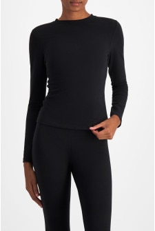 Norway (She/Her) wears size S and is 178cm tall with 82cm chest and 69cm waist
