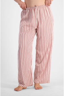Norway (She/Her) wears size S and is 178cm tall with 82cm chest and 69cm waist