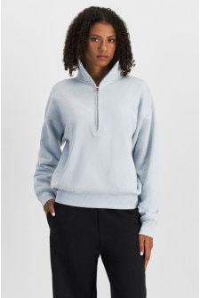 Norway (She/Her) wears size S and is 178cm tall with 82cm chest and 69cm waist