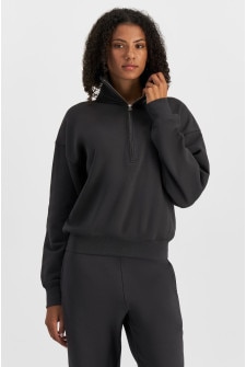 Norway (She/Her) wears size S and is 178cm tall with 82cm chest and 69cm waist
