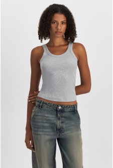 Ruby (She/Her) wears size S