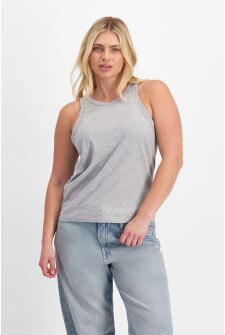 Zoe (She/Her) wears size Large and is 170cm tall with 98cm chest and 85cm waist
