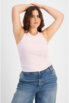 Bella (She/Her) wears size L and is 173cm tall with 95cm chest and 77cm waist