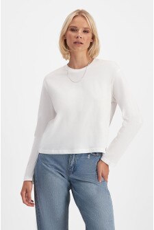 Annalise (She/Her) wears size Small and is 175cm tall with 85cm chest and 68cm waist
