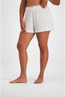Larissa (She/Her) wears size Large and is 170.18cm tall with 90.17cm chest and 79.756cm waist