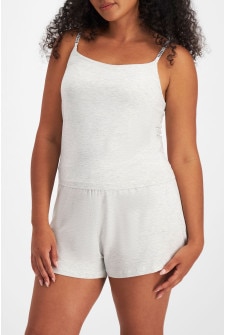 Larissa (She/Her) wears size Large and is 170.18cm tall with 90.17cm chest and 79.756cm waist
