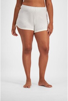 Larissa (She/Her) wears size Large and is 170.18cm tall with 90.17cm chest and 79.756cm waist