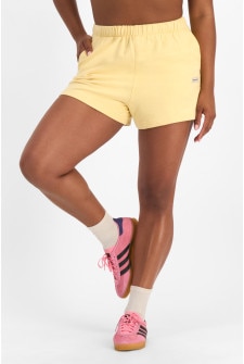 Pepe (She/Her) wears size S and is 177cm tall with 80cm chest and 67cm waist