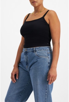 Jasmin (She/Her) wears size Large is 172cm tall with 101cm bust 82cm waist and 118cm hips.
