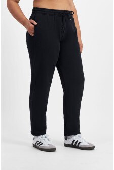BELLA (SHE/HER) WEARS SIZE LARGE IS 173CM TALL WITH 95CM BUST 77CM WAIST AND 106CM HIP.