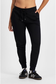 Jasmin (She/Her) wears size Large and is 172cm tall with 101cm chest and 82cm waist