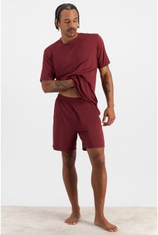 DREW (She/Her) wears size M and is 183cm tall with 97cm chest and 80cm waist