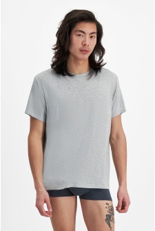Xin (He/Him) wears size Medium and is 184cm tall with cm chest and 30cm waist