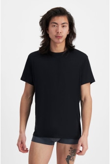 Xin (He/Him) wears size Medium and is 184cm tall with cm chest and 30cm waist