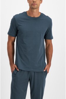 Model wears size Medium, is 188cm tall with 101cm chest and 82cm waist