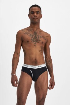 Blu (they/them) wears size M, is 176cm tall, with 89cm chest and 73cm waist.