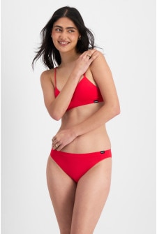 Bella (She/Her) wears size 14 and is 173cm tall with 95cm chest and 77cm waist