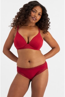 Camryn (She/Her) wears size 10 and is 106cm tall with 95cm chest and 74cm waist