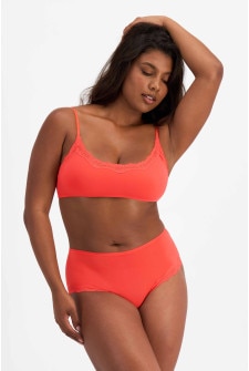 Camryn (She/Her) wears size 10 and is 106cm tall with 95cm chest and 74cm waist