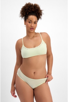 Madeleine (She/Her) wears size 16 and is 181cm tall with 99cm chest and 88cm waist