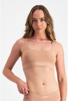Mikaela (She/Her) wears size S and is 177cm tall with 89cm chest and 66cm waist