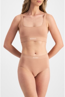 Bailey (She/Her) wears size L and is 168cm tall with 99cm chest and 86cm waist