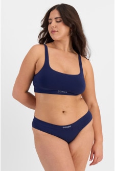 Bella (She/Her) wears size 14 and is 173cm tall with 95cm chest and 77cm waist