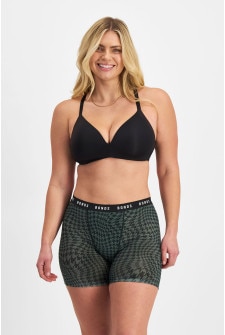 Zoe (She/Her) wears size 14 and is 170cm tall with 98cm chest and 85cm waist