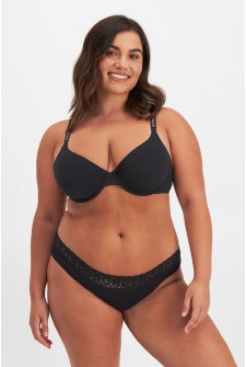 Elle (She/Her) wears size 14 and is 160cm tall with 94cm chest and 71cm waist