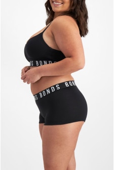 Elle (She/Her) wears size 14 and is 160cm tall with 94cm chest and 71cm waist